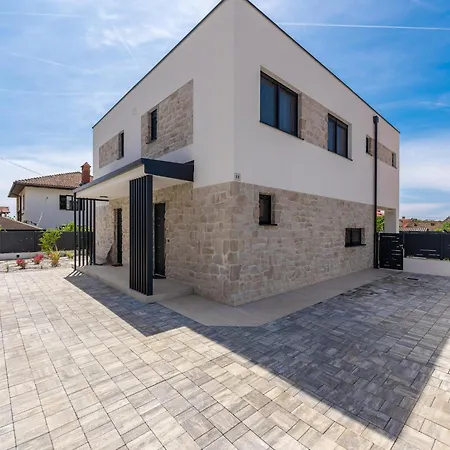 Detached For 6 Apartmán *