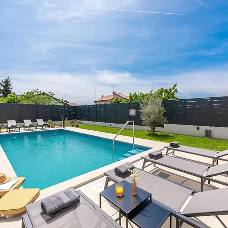 Apartment Detached For 6 Novigrad Istria