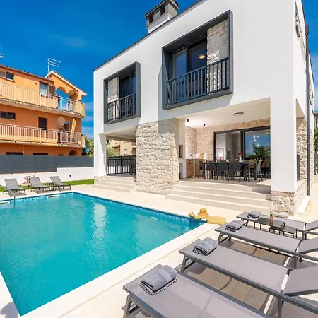 Apartment Detached For 6 Novigrad Istria
