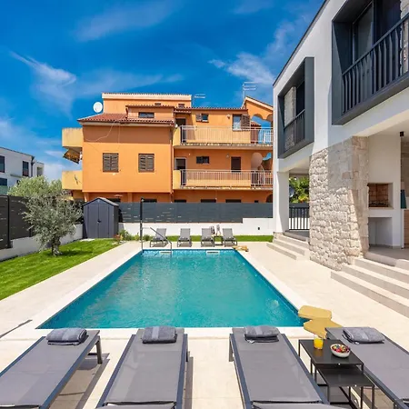Apartment Detached For 6 *