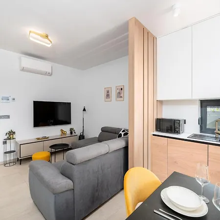 Apartment Detached For 6