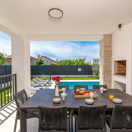 Apartment Detached For 6 Novigrad Istria